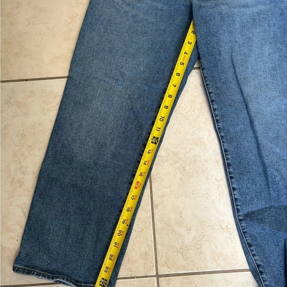 Levi's Women's Straight Leg Blue Jeans - Picture 10 of 10